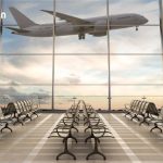 Air Astana თვითმფრინავი თბილისის აეროპორტში ღამის განათებაში