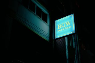 BGW სასტუმროს ნიშანი, თბილისი