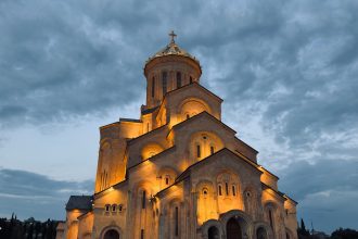 სვეტიცხოვლის ტაძარი საღამოს განათებით, თბილისი