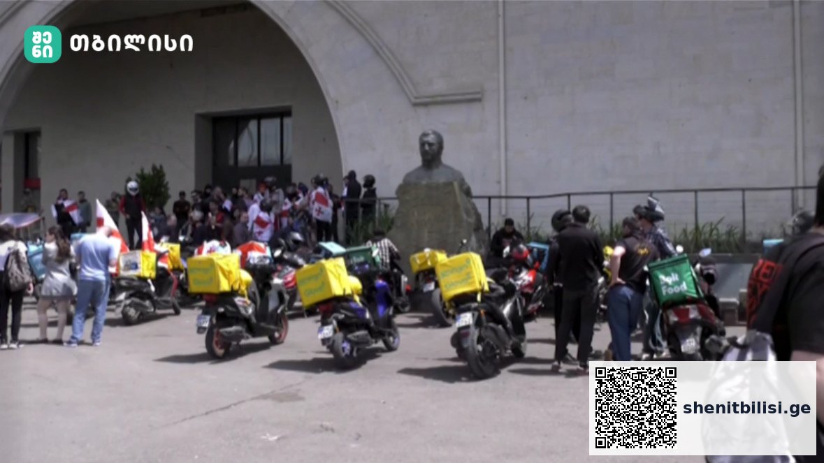 კურიერების საპროტესტო აქცია თბილისის ქუჩებში შრომითი უფლებების მხარდასაჭერად
